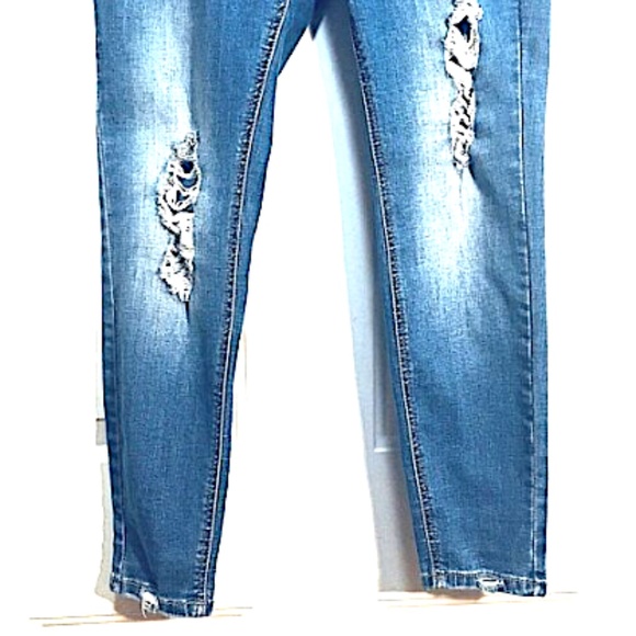 Encore Jeans Size 5 Women’s Juniors Distressed Destroyed Medium Wash Blue Skinny - Picture 3 of 15